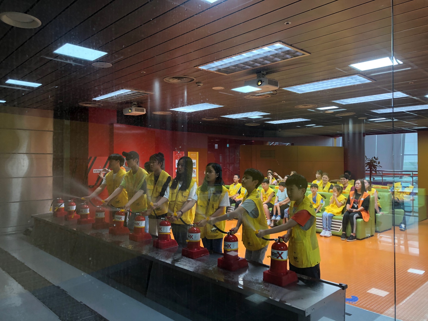 190720 13기가족봉사단안전체험관 (8).jpg