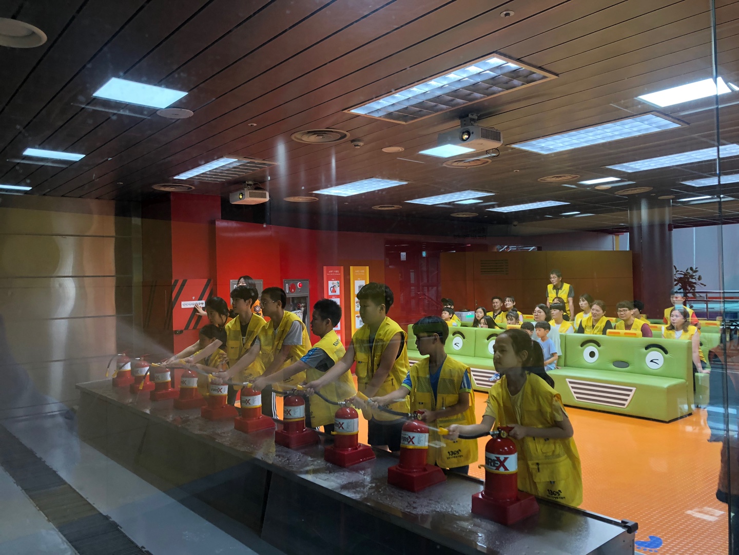 190720 13기가족봉사단안전체험관 (9).jpg