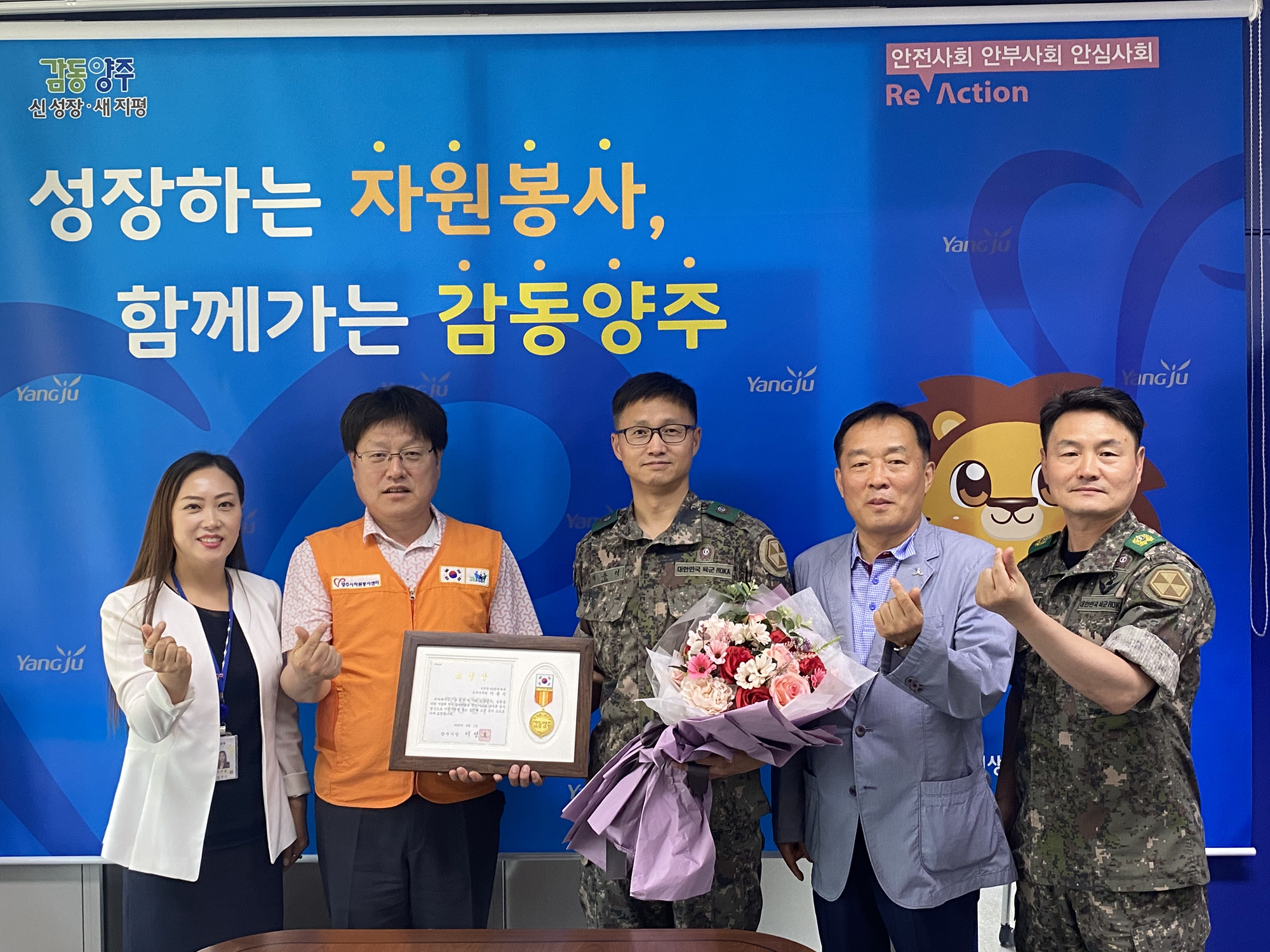 200610 자원봉사유공자표창전수 (3).jpg