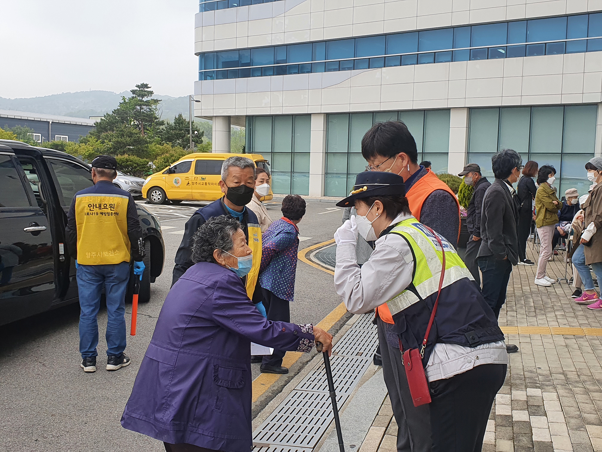 210428~29 코로나19백신예방접종센터지원 (2).jpg