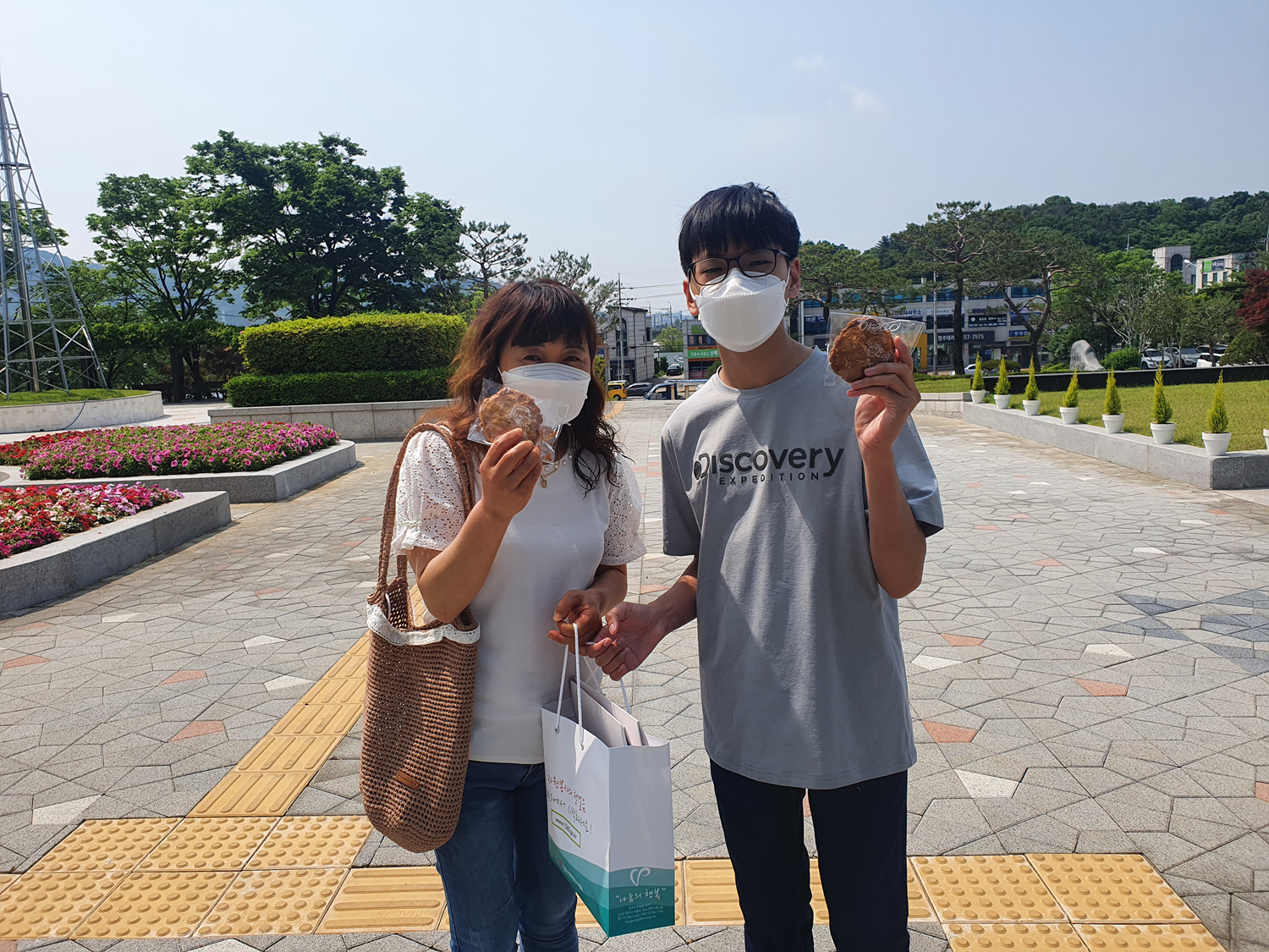 210521~5 가족봉사단쿠키및카네이션만들기(행복상자전달) (3).jpg