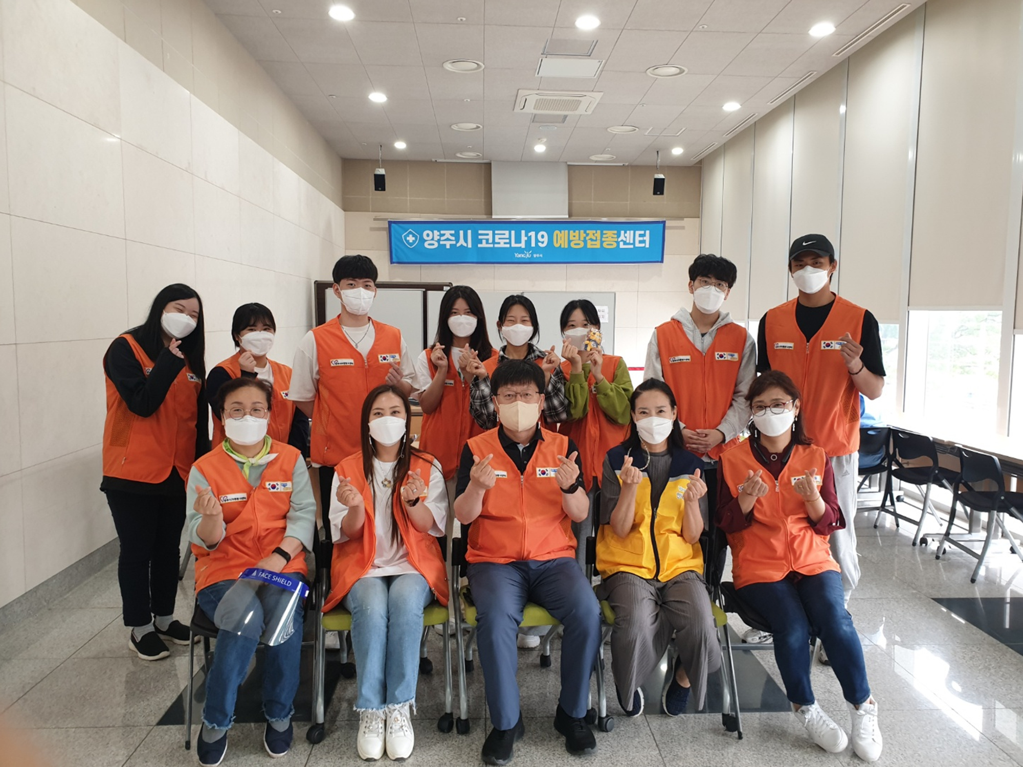 210529 코로나19예방접종센터봉사자연계 (5).jpg