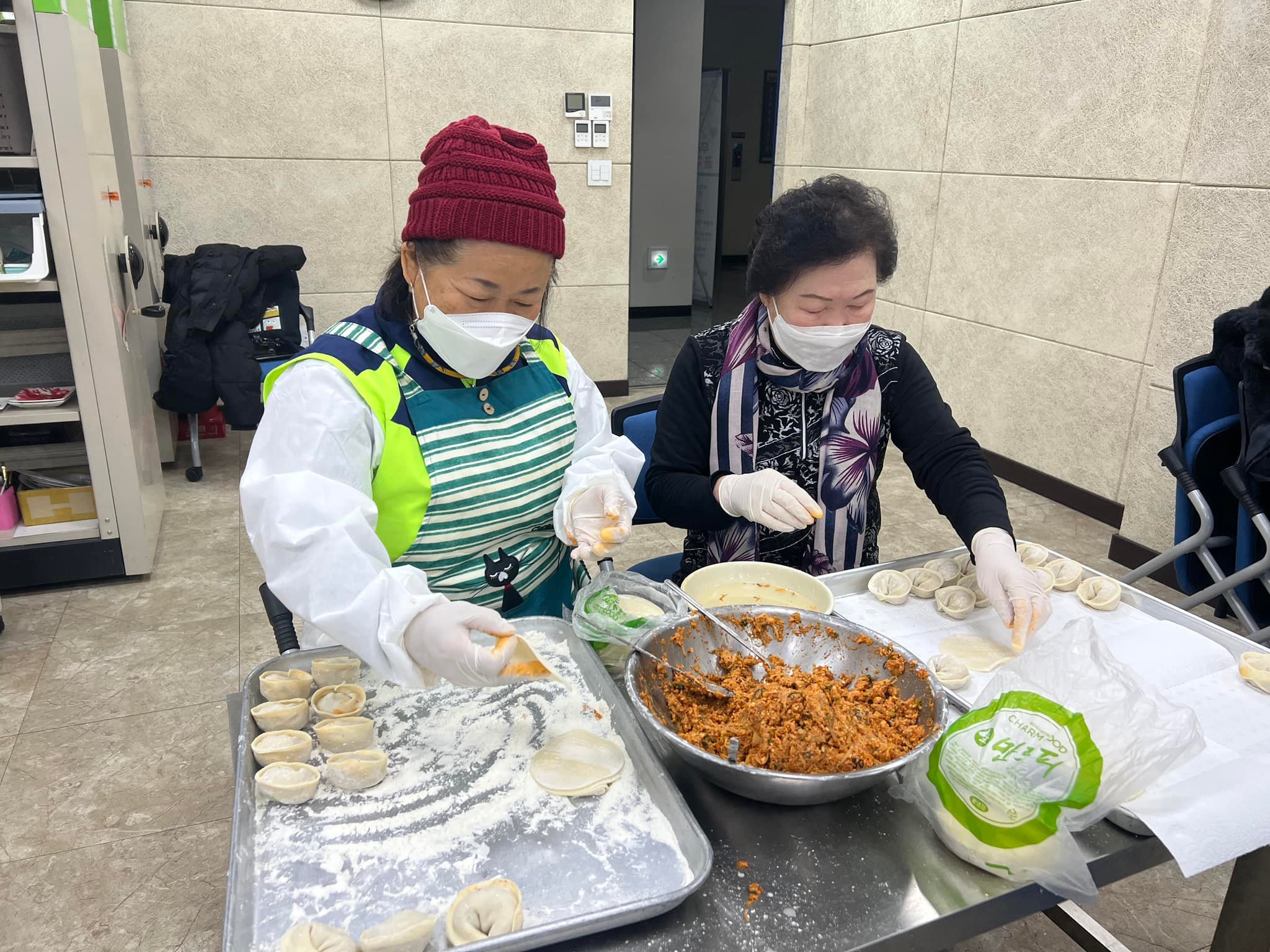 220115 그루터기봉사회 설맞이떡,만두나눔봉사활동 (1).jpg