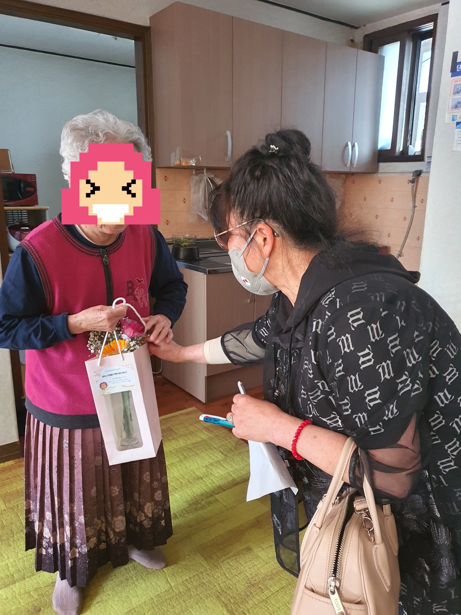 220509 희망나눔터간담회및꽃향기화병나눔(1권역) (6).jpg