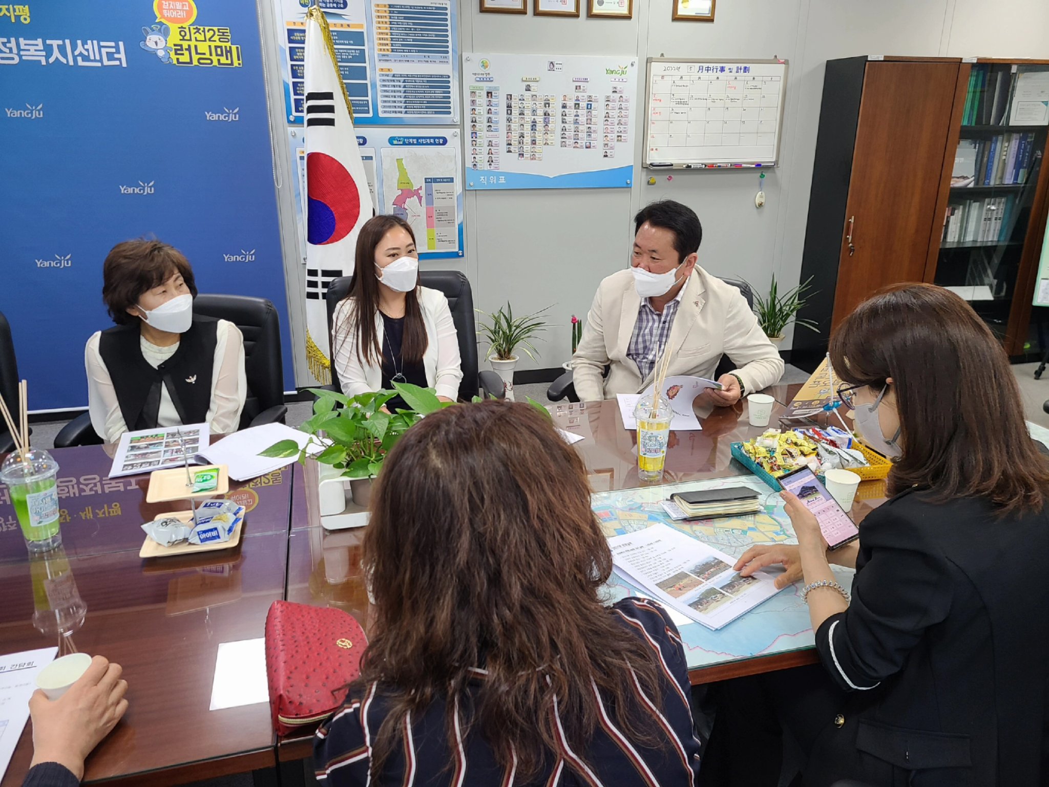 220511 희망나눔터간담회및꽃향기화병나눔(4권역) (8).jpg