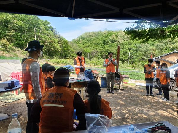 220514 가족봉사단연합사랑나눔고구마심기 (2).jpg