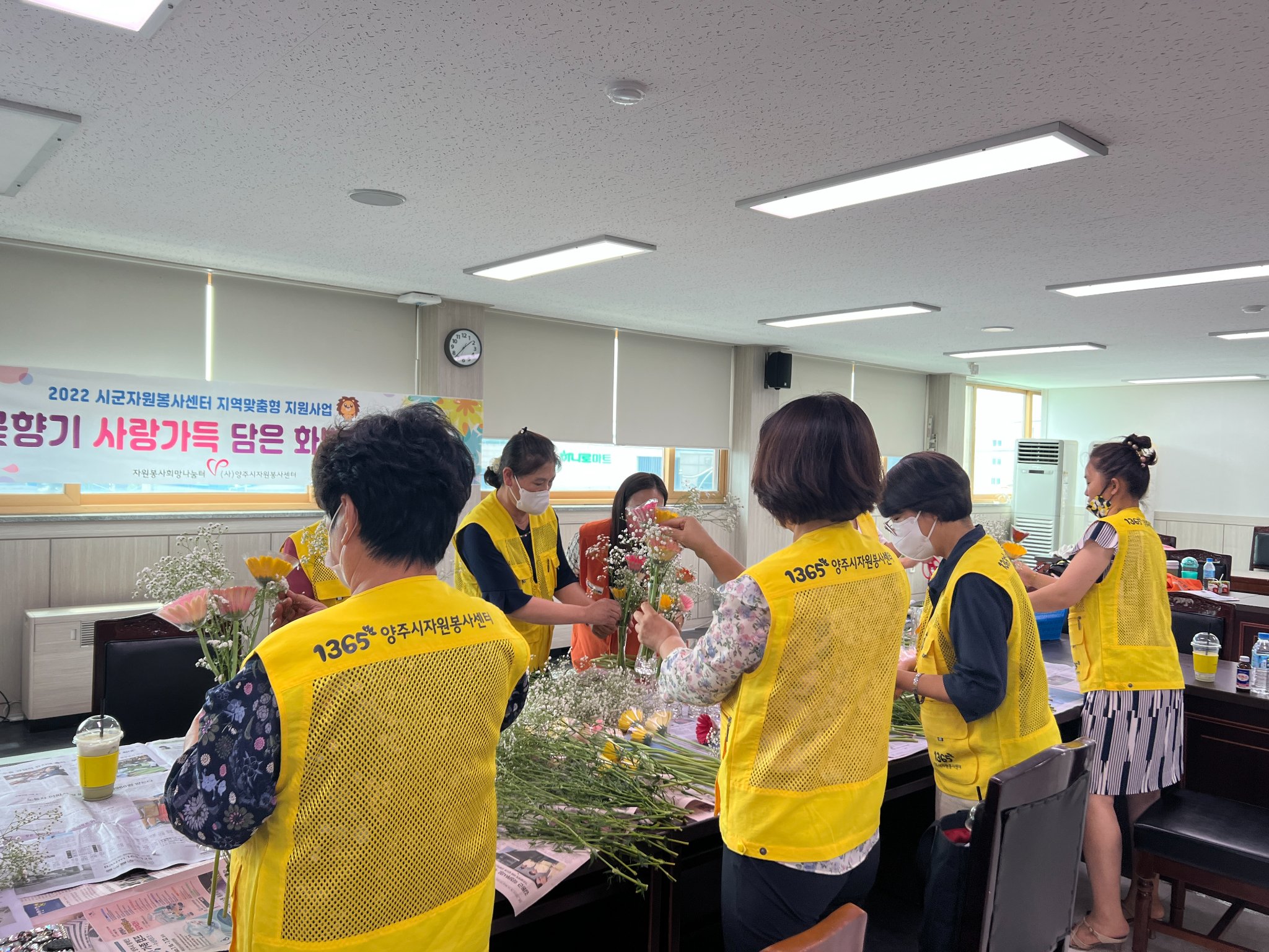 220706 희망나눔터꽃화병나눔-2권역 (3).jpg