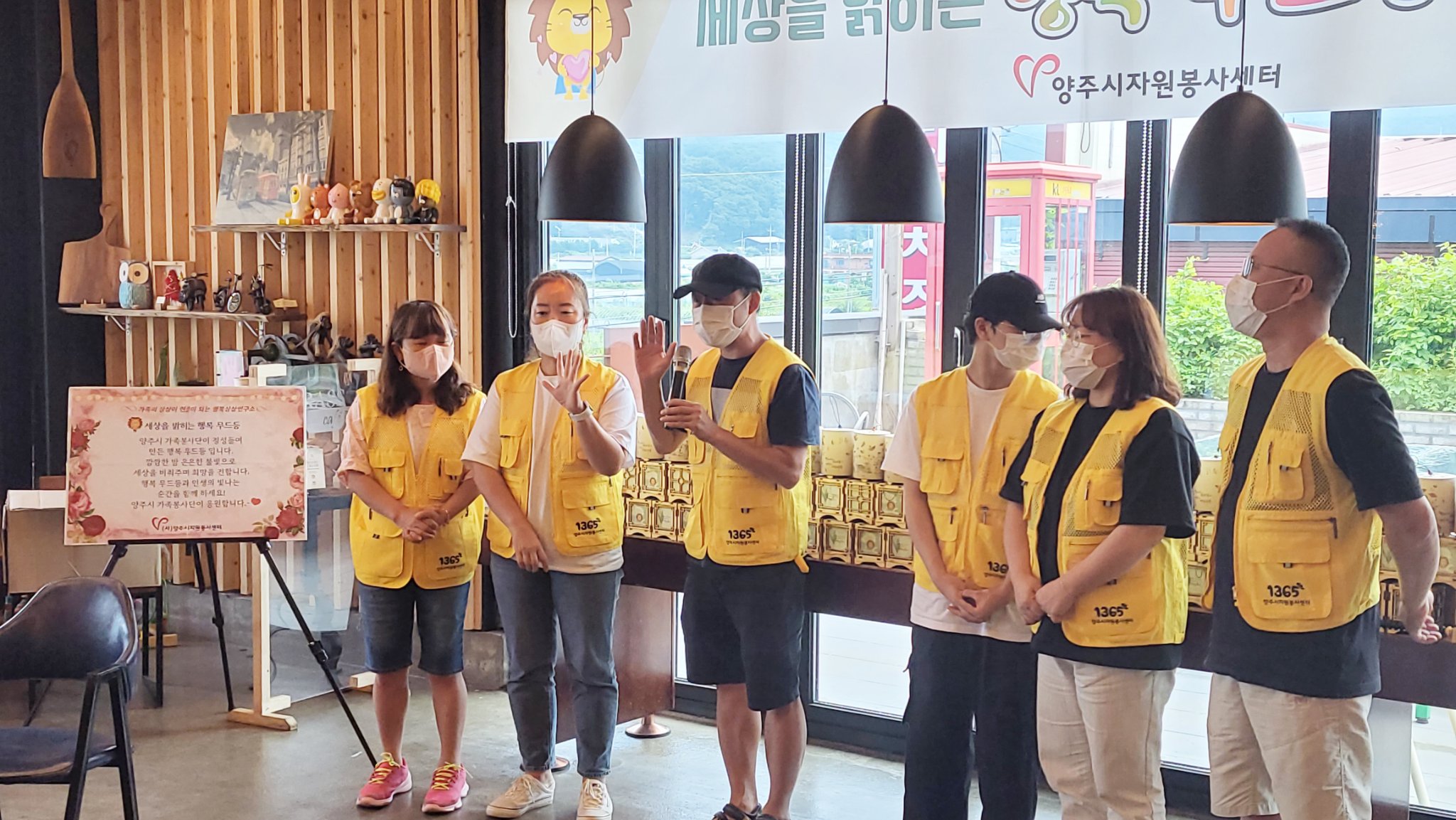 220716 가족봉사단무드등만들기 (11).jpg