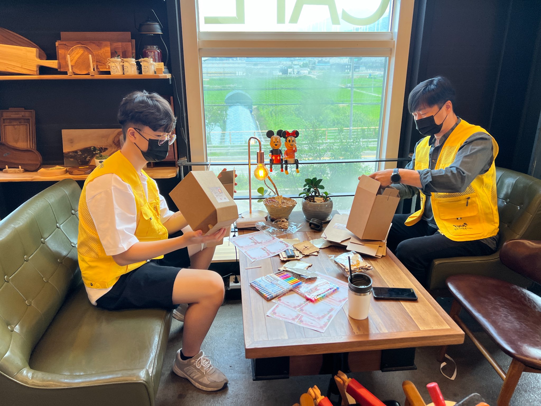 220716 가족봉사단무드등만들기 (14).jpg