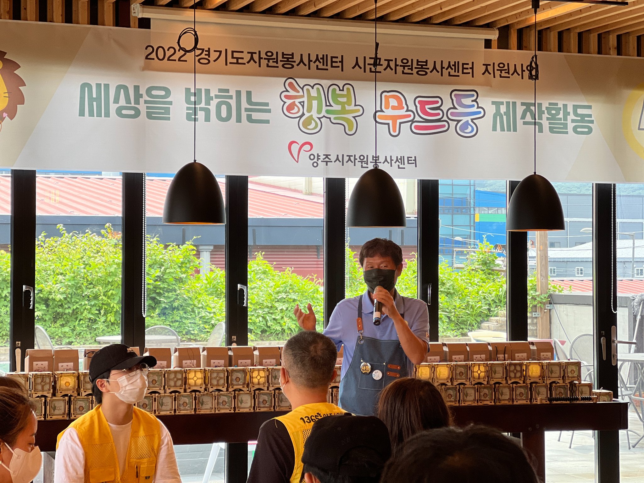 220716 가족봉사단무드등만들기 (20).jpg