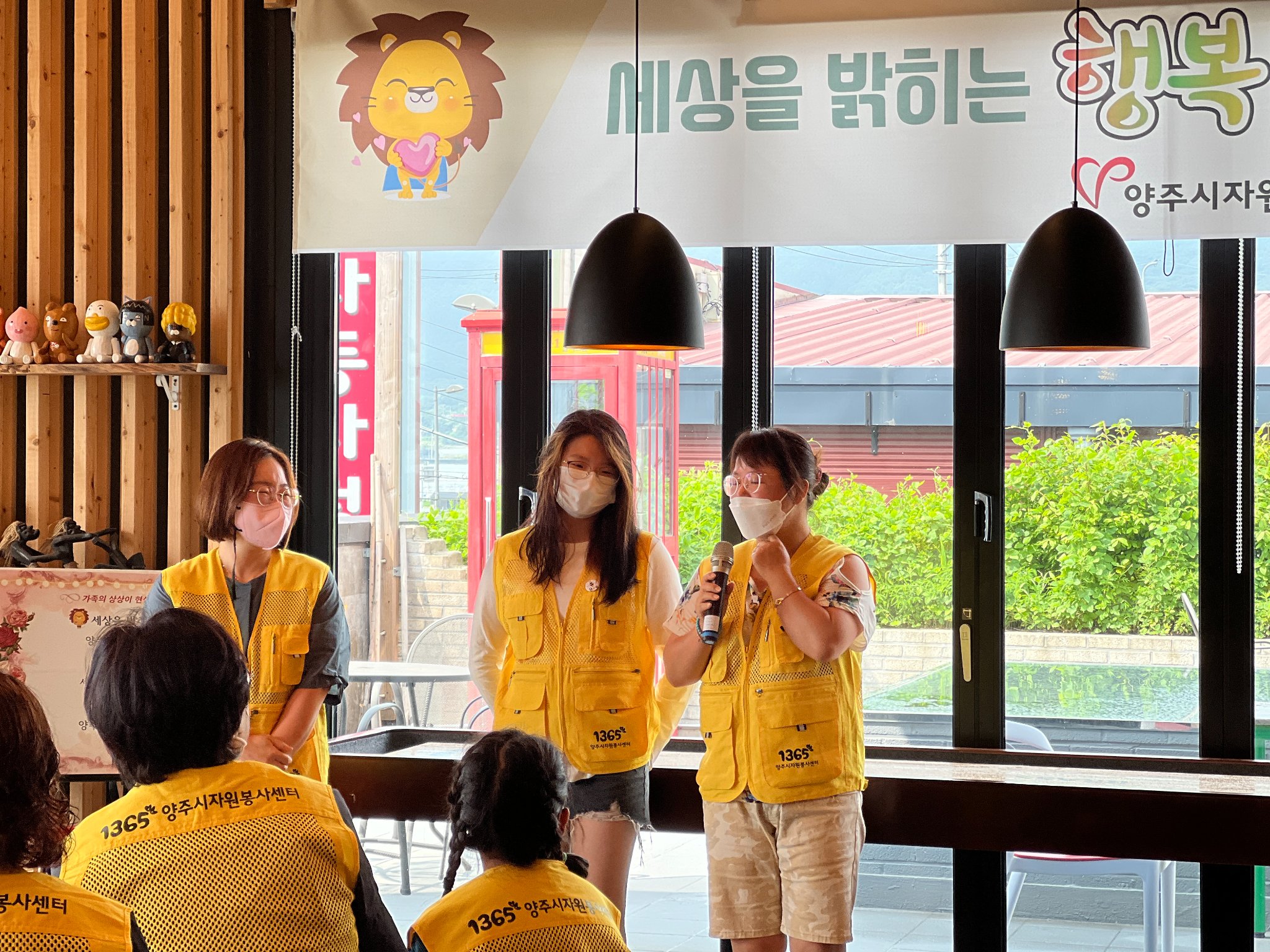 220716 가족봉사단무드등만들기 (16).jpg