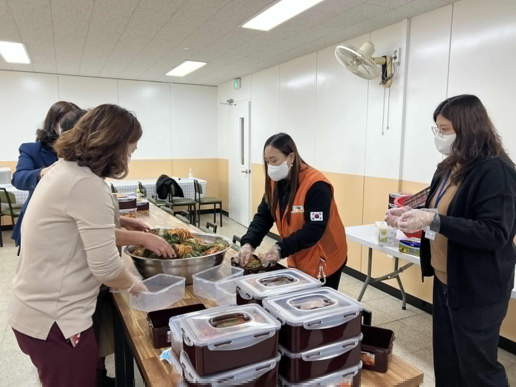 221115 봉사스케치-회천2동지역사회보장협의체 김장나눔 (6).jpg