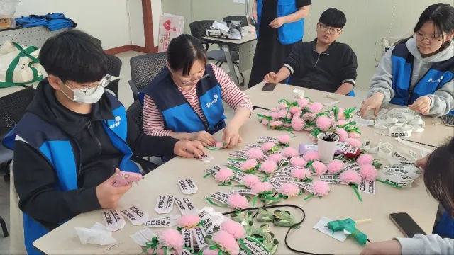 BandiView_BandiView_230429 향기나리가족봉사단사랑의카네이션 (1).jpg