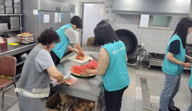 BandiView_BandiView_230620 KT사랑의봉사단나사로청소년의집 (6).jpg