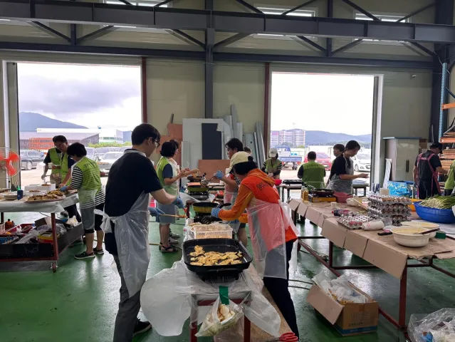 BandiView_BandiView_230916 무지개봉사회 명절음식만들기 (12).jpg