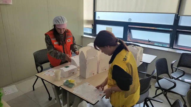 BandiView_BandiView_231009 가족봉사단연합-영양강정만들기 (10).jpg