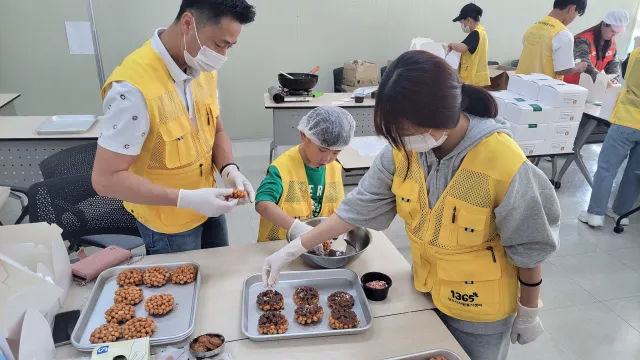 BandiView_BandiView_231009 가족봉사단연합-영양강정만들기 (9).jpg