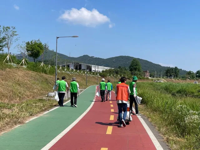 BandiView_BandiView_240626 양주시상록자원봉사단 청담천일대환경정화 (3).jpg