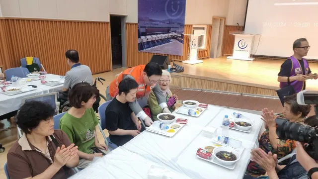 BandiView_BandiView_240729 사랑의 자장면나눔 (4).jpg
