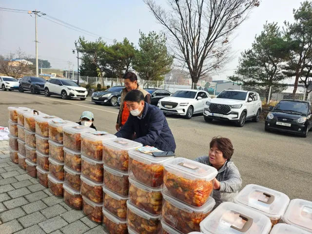 BandiView_BandiView_241121 봉사스케치-옥정여성의용소방대(도민이전하는자원봉사김장나눔활동) (12).jpg