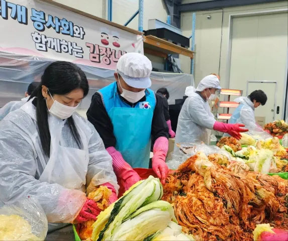 BandiView_BandiView_241214 무지개봉사회 김장김치나눔 (4).jpg