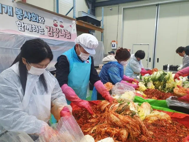 BandiView_BandiView_241214 무지개봉사회 김장김치나눔 (14).jpg