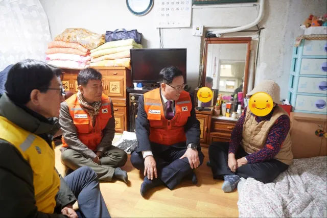 BandiView_BandiView_241216 사랑의온업 방한용품전달식 (8).jpg