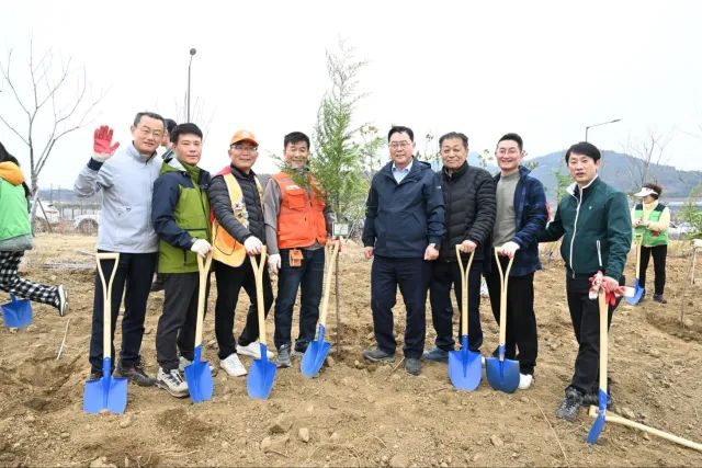 BandiView_BandiView_250402 30만양주시민 나무1그루심기운동 (10).jpg