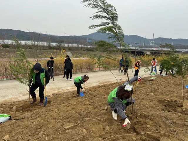 BandiView_BandiView_250402 30만양주시민 나무1그루심기운동 (7).jpg